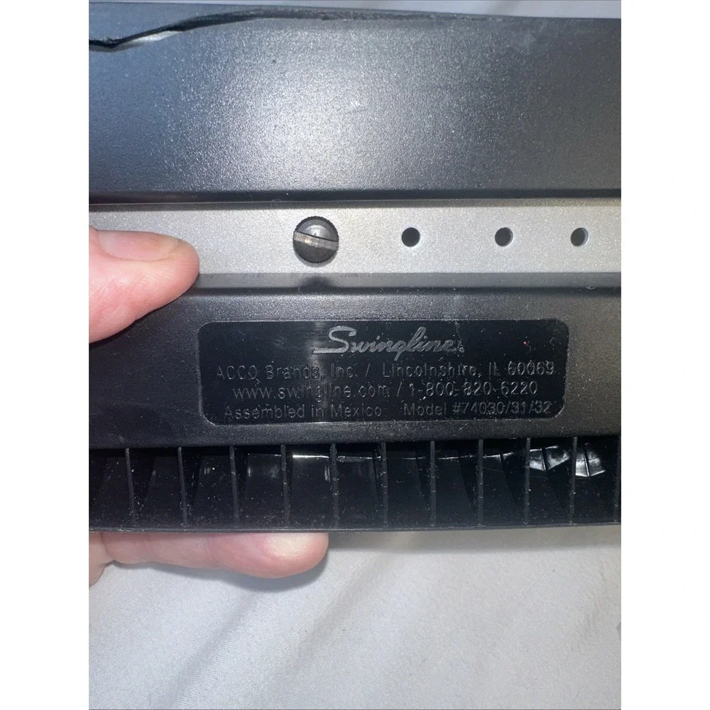 Swingline Hole Punch Model 74030/31/32 Heavy Duty Cuts through 20 Sheets